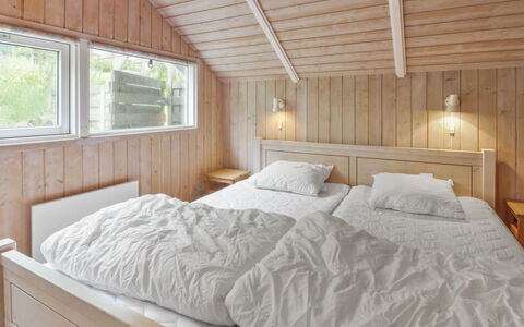 Pirkka - 50M to the Fjord: Letto, Camera Da Letto, Legna, Interior Design, Soffitto, Pavimentazione, Pavimento, Mobilia, Lenzuolo, Bedding