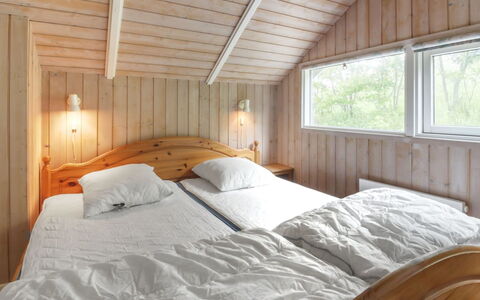 Pirkka - 50M to the Fjord: Legna, Camera Da Letto, Letto, Soffitto, Lenzuolo, Interior Design, Bedding, Telaio Del Letto, Pavimento, Pavimentazione