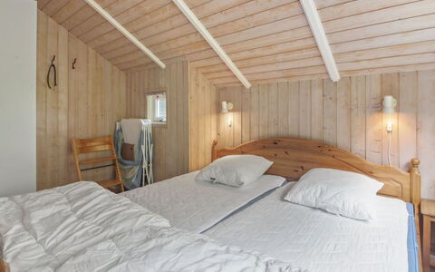 Pirkka - 50M to the Fjord: Camera Da Letto, Letto, Parete, Legna, Soffitto, Lenzuolo, Pavimento, Interior Design, Pavimentazione, Bedding