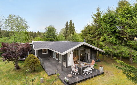 Syrina: Tetto, Casa, Casa, Villetta, Raccordo, Estate, Driveway, Edifici Giardino, Cortile, Capannone