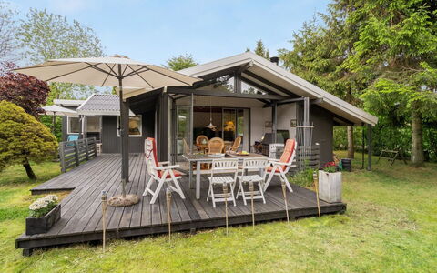 Syrina: Tetto, Casa, Casa, Villetta, Raccordo, Estate, Driveway, Edifici Giardino, Cortile, Capannone