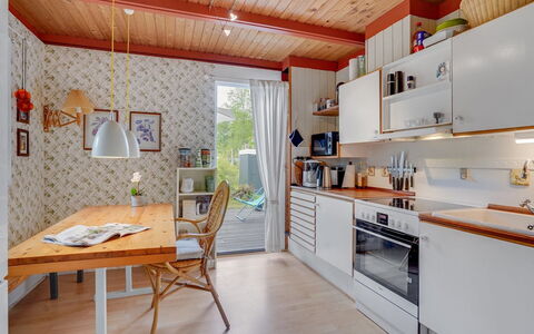 Syrina: Tetto, Casa, Casa, Villetta, Raccordo, Estate, Driveway, Edifici Giardino, Cortile, Capannone