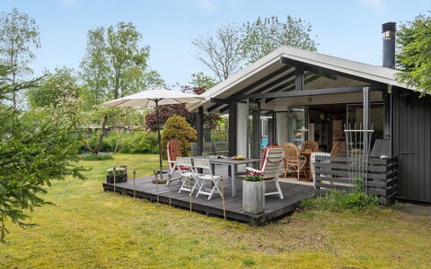 Syrina: Tetto, Casa, Casa, Villetta, Raccordo, Estate, Driveway, Edifici Giardino, Cortile, Capannone