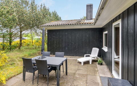 Jaskirt - 125M from the Sea: Legna, Casa, Lotto, Villetta, Groundcover, Backyard, Raccordo, Giardino, Shade, Prato