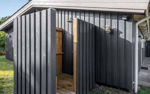 Bia - 250M from the Sea: Legna, Casa, Portico, Deck, Latifoglie, Tetto, Color Legno, Pavimento In Legno, Eco Hotel