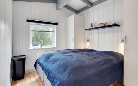 Bia - 250M from the Sea: Letto, Camera Da Letto, Lenzuolo, Bedding, Legna, Soffitto, Interior Design, Mobilia, Pavimento, Telaio Del Letto