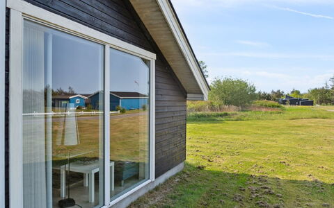 Jil - 750M from the Sea: Architettura, Tetto, Casa, Materiale Composito, Illuminazione Diurna, Raccordo, Driveway
