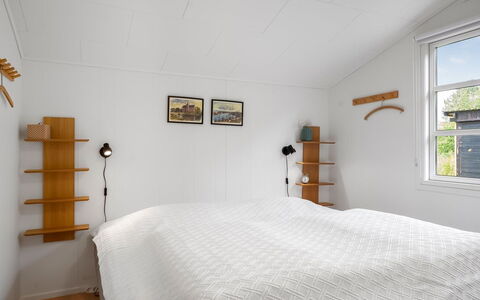 Gia - 1.3Km from the Sea: Parete, Camera Da Letto, Letto, Legna, Interior Design, Soffitto, Mobilia, Pavimentazione, Lenzuolo, Pavimento