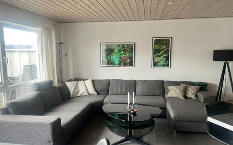 Ingolf - 750M from the Sea: Soggiorno, Divano
