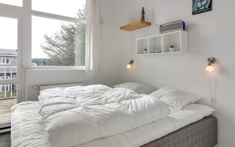 Ingolf - 750M from the Sea: Letto, Camera Da Letto, Bedding, Mobilia, Interior Design, Lenzuolo, Parete, Soffitto, Biancheria, Pavimento