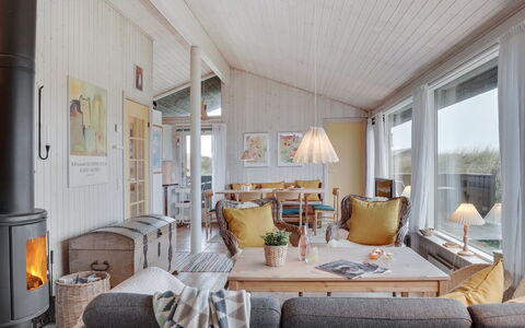 Eri - 300M from the Sea: Zona Residenziale, Tetto, Sobborgo, Driveway, Estate, Camino