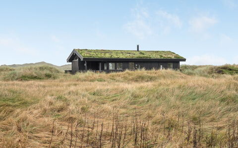 Eri - 300M from the Sea: Zona Residenziale, Tetto, Sobborgo, Driveway, Estate, Camino