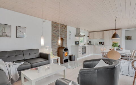 Kerttuli - 800M from the Sea: Mobilia, Legna, Interior Design, Divano, Soffitto, Soggiorno, Pavimentazione, Casa, Camera, Illuminazione