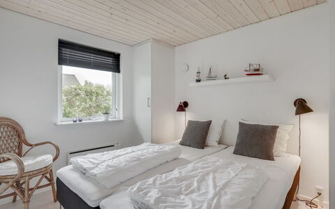 Kerttuli - 800M from the Sea: Interior Design, Parete, Camera Da Letto, Mobilia, Letto, Legna, Soffitto, Pavimento, Pavimentazione, Lenzuolo
