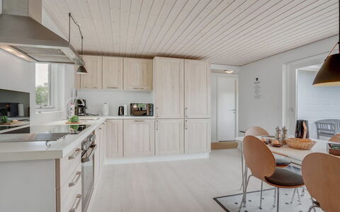 Kerttuli - 800M from the Sea: Legna, Interior Design, Soffitto, Mobilia, Pavimentazione, Cucina, Controsoffitto, Pavimento, Cabinetry, Casa
