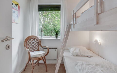 Kerttuli - 800M from the Sea: Letto, Camera Da Letto, Interior Design, Legna, Mobilia, Lenzuolo, Pavimento, Bedding, Soffitto, Pavimentazione