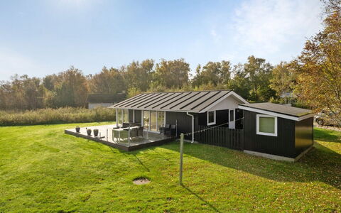 Gisa - from the Sea: Zona Residenziale, Tetto, Sobborgo, Driveway, Estate, Camino