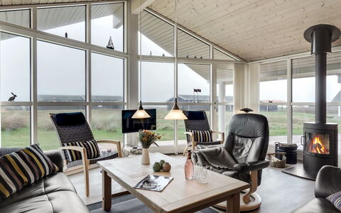 Aniela - 150M from the Sea: Legna, Soffitto, Interior Design, Casa, Mobilia, Soggiorno, Sedia, Pavimento, Villetta, Lampada