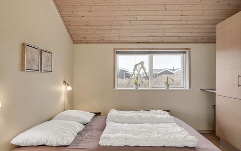 Aniela - 150M from the Sea: Parete, Legna, Interior Design, Soffitto, Pavimento, Pavimentazione, Camera Da Letto, Camera, Letto, Casa