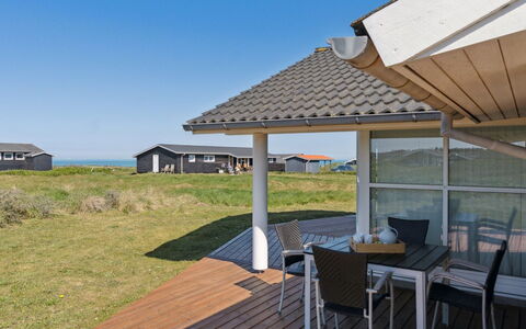 Aniela - 150M from the Sea: Tetto, Casa, Lotto, Shade, Villetta, Porta, Portico, Raccordo, Estate, Struttura Esterna