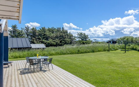 Aashild - 400M from the Sea: Blu, Erba, Lotto, Tetto, Casa, Groundcover, Shade, Prato, Giardino, Villetta