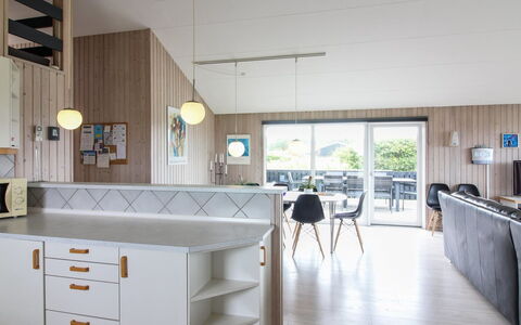 Seniha - 400M from the Sea: Interior Design, Pavimentazione, Mobilia, Legna, Cucina, Soffitto, Pavimento, Controsoffitto, Lampada, Illuminazione