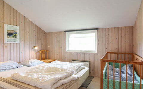 Seniha - 400M from the Sea: Legna, Camera Da Letto, Letto, Soffitto, Interior Design, Pavimento, Casa, Bedding, Mobilia, Lenzuolo