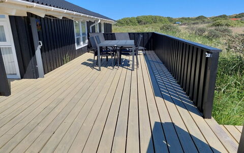 Sixten - 450M from the Sea: Legna, Deck, Pavimento In Legno, Plank, Latifoglie, Color Legno, Shade, Boardwalk, Balcone