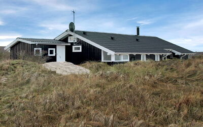 Sixten - 450M from the Sea