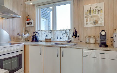 Afrim - 694M from the Sea: Cucina, Elettrodomestico Da Cucina, Controsoffitto, Apparecchio Major, Legna, Interior Design, Cabinetry, Mobilia, Camera, Illuminazione