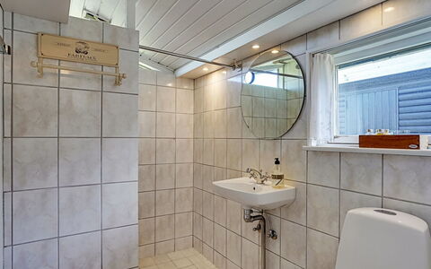 Afrim - 694M from the Sea: Idraulico Fixture, Pavimentazione, Bagno, Pavimento, Lavandino Del Bagno, Lavello, Soffitto, Interior Design, Rubinetto, Idraulico