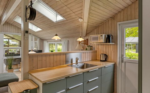Fliri - 700M from the Sea: Legna, Cucina, Controsoffitto, Interior Design, Soffitto, Mobilia, Pavimentazione, Cabinetry, Elettrodomestico Da Cucina, Elettrodomestico