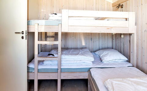 Elvie - 200M from the Sea: Letto A Castello, Letto, Camera Da Letto, Legna, Bedding, Lenzuolo, Interior Design, Pavimento, Telaio Del Letto, Mobilia