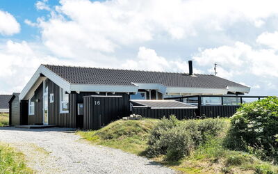 Elvie - 200M from the Sea