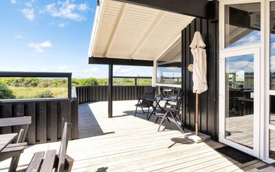 Elvie - 200M from the Sea