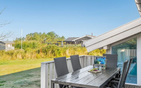 Otta - 779M from the Sea: Casa, Shade, Portico, Estate, Deck, Plank, Latifoglie, Raccordo, Sedia, Landscaping