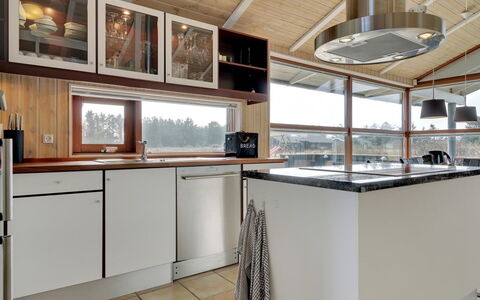 Gretha - 1.0Km from the Sea: Cucina, Elettrodomestico Da Cucina, Controsoffitto, Interior Design, Pavimentazione, Cabinetry, Legna, Mobilia, Soffitto, Lampada