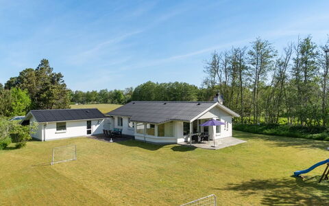 Ehm - 600M from the Sea: Architettura, Tetto, Casa, Materiale Composito, Illuminazione Diurna, Raccordo, Driveway