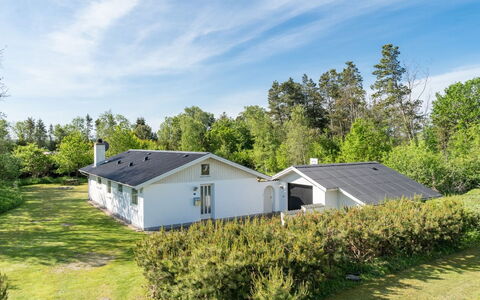 Ehm - 600M from the Sea: Architettura, Tetto, Casa, Materiale Composito, Illuminazione Diurna, Raccordo, Driveway