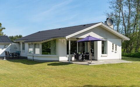 Ehm - 600M from the Sea: Architettura, Tetto, Casa, Materiale Composito, Illuminazione Diurna, Raccordo, Driveway