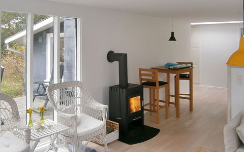Siggi - 400M from the Sea: Zona Residenziale, Tetto, Sobborgo, Driveway, Estate, Camino