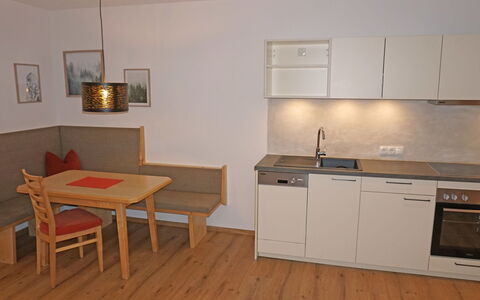 Freiheit-La: Mobilia, Cabinetry, Proprietà, Controsoffitto, Lavello, Tavolo, Cornice, Legna, Cucina Stufa, Interior Design