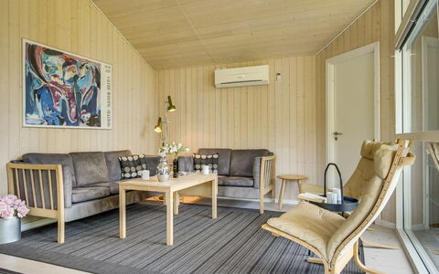 Anemone - 700M from the Sea: Mobilia, Interior Design, Pavimentazione, Legna, Pavimento, Soffitto, Pavimento In Legno, Sedia, Tavolo, Illuminazione