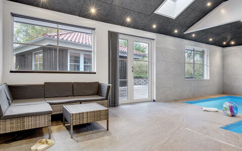 Ribanna - 650M from the Sea: Casa, Tetto, Casa, Zona Residenziale, Villetta, Porta, Estate, Cortile, Prato, Shade