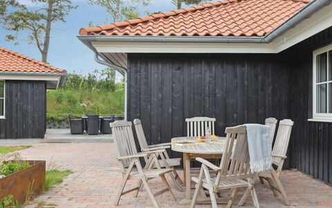 Ribanna - 650M from the Sea: Casa, Tetto, Casa, Zona Residenziale, Villetta, Porta, Estate, Cortile, Prato, Shade