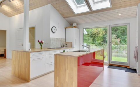 Heino - 3.5Km from the Sea: Mobilia, Interior Design, Pavimentazione, Legna, Pavimento, Soffitto, Pavimento In Legno, Sedia, Tavolo, Illuminazione
