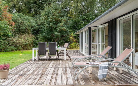 Heino - 3.5Km from the Sea: Mobilia, Interior Design, Pavimentazione, Legna, Pavimento, Soffitto, Pavimento In Legno, Sedia, Tavolo, Illuminazione