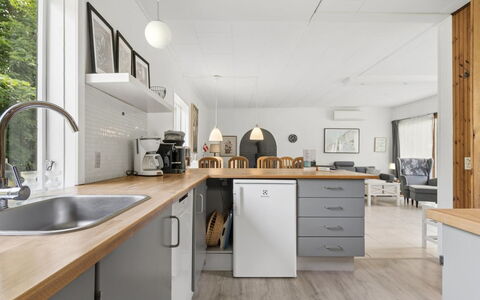 Gadde - 1Km from the Sea: Cucina, Controsoffitto, Elettrodomestico Da Cucina, Mobilia, Cabinetry, Interior Design, Pavimentazione, Legna, Apparecchio Major, Elettrodomestico