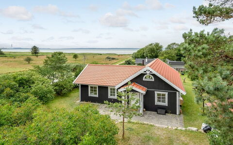 Bernadete - 50M to the Fjord: Tetto, Casa, Lotto, Casa, Villetta, Estate, Edifici Giardino, Shade, Log Cabin, Landscaping
