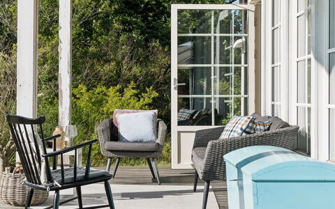 Bernadete - 50M to the Fjord: Appartamento, Shade, Balcone, Sedia, Recinzione, Mobili Da Esterno, Alluminio, Erba Sintetica
